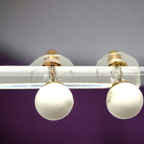 White Glass Round .75 Inch Stud Earrings! - Picture 1 of 8